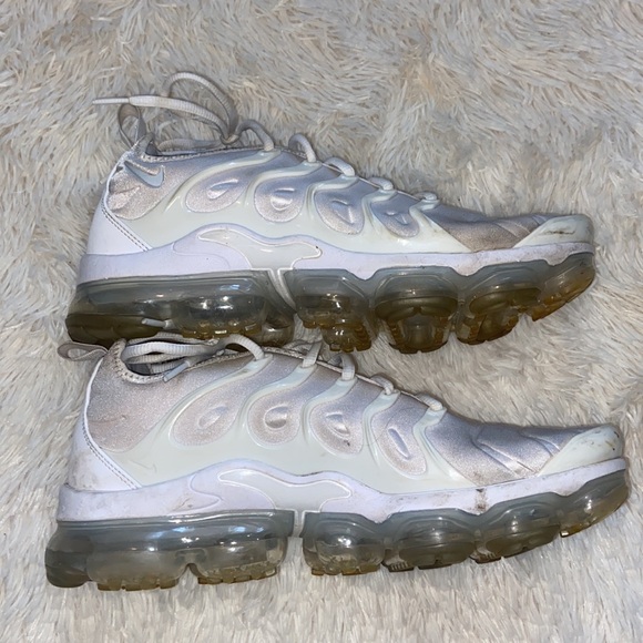 Nike Men’s Vapor Max size 10 preowned 
White - Picture 3 of 7